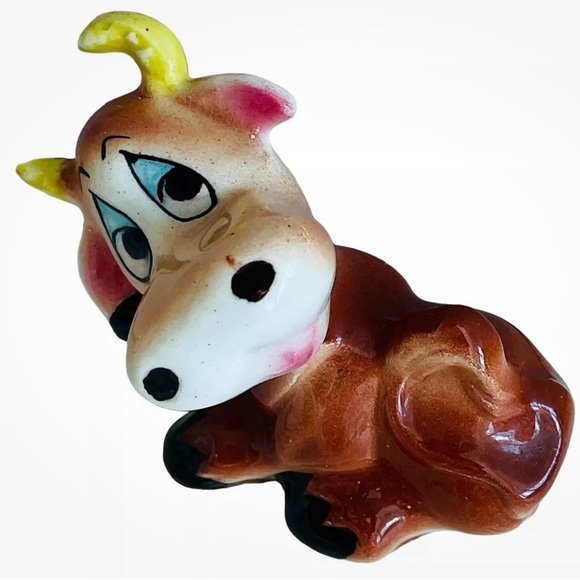 Vintage KITSCH Decor Anthropomorphic Ceramic Cow 2.5" Salt/Pepper Shaker Japan - Picture 2 of 7
